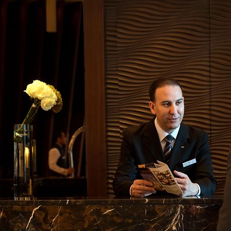 Crowne Plaza Dubai Festival City Exterior photo A hotel concierge