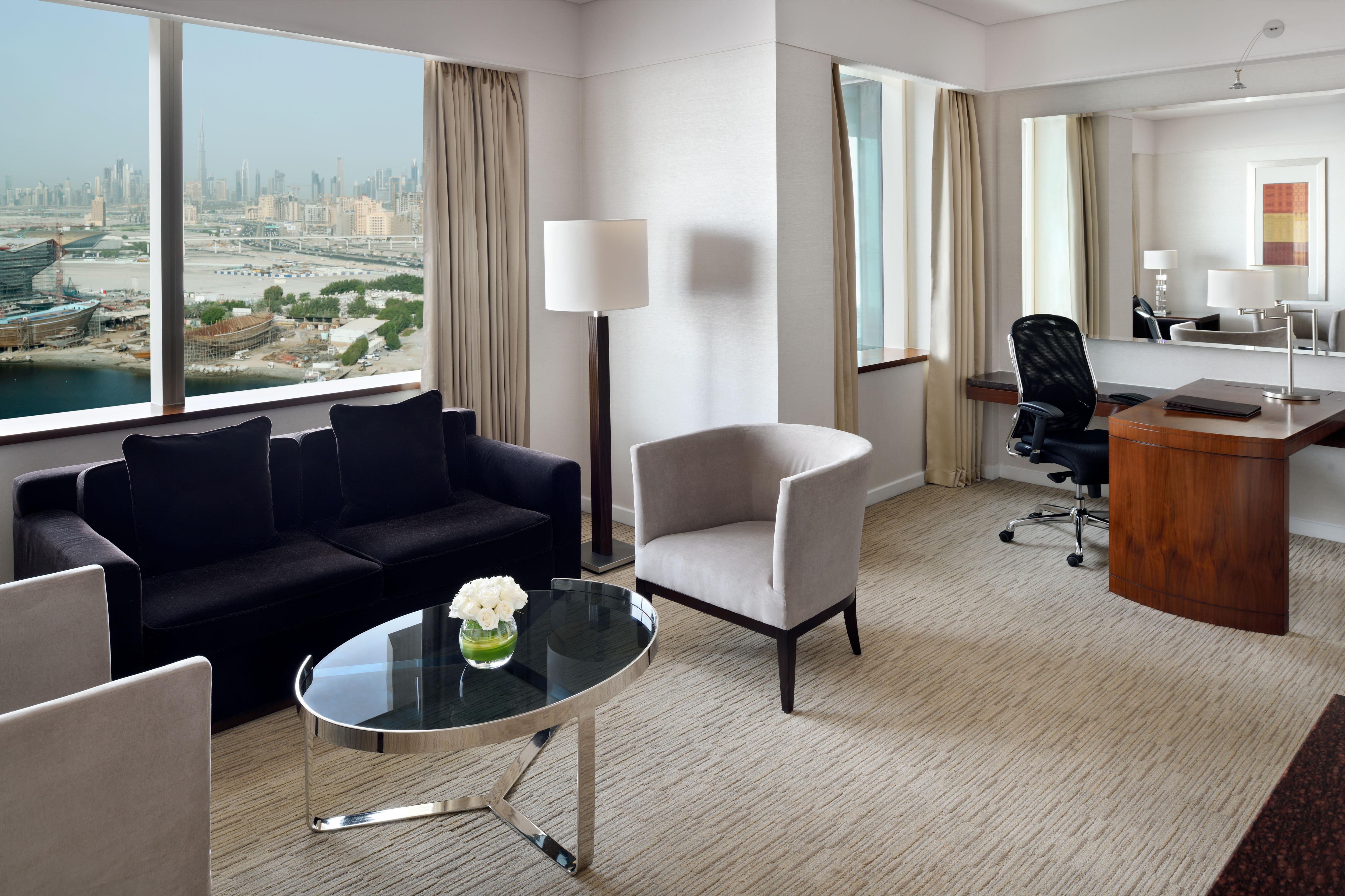 Crowne Plaza Dubai Festival City Exterior photo A suite at the Jumeirah Emirates Towers Hotel