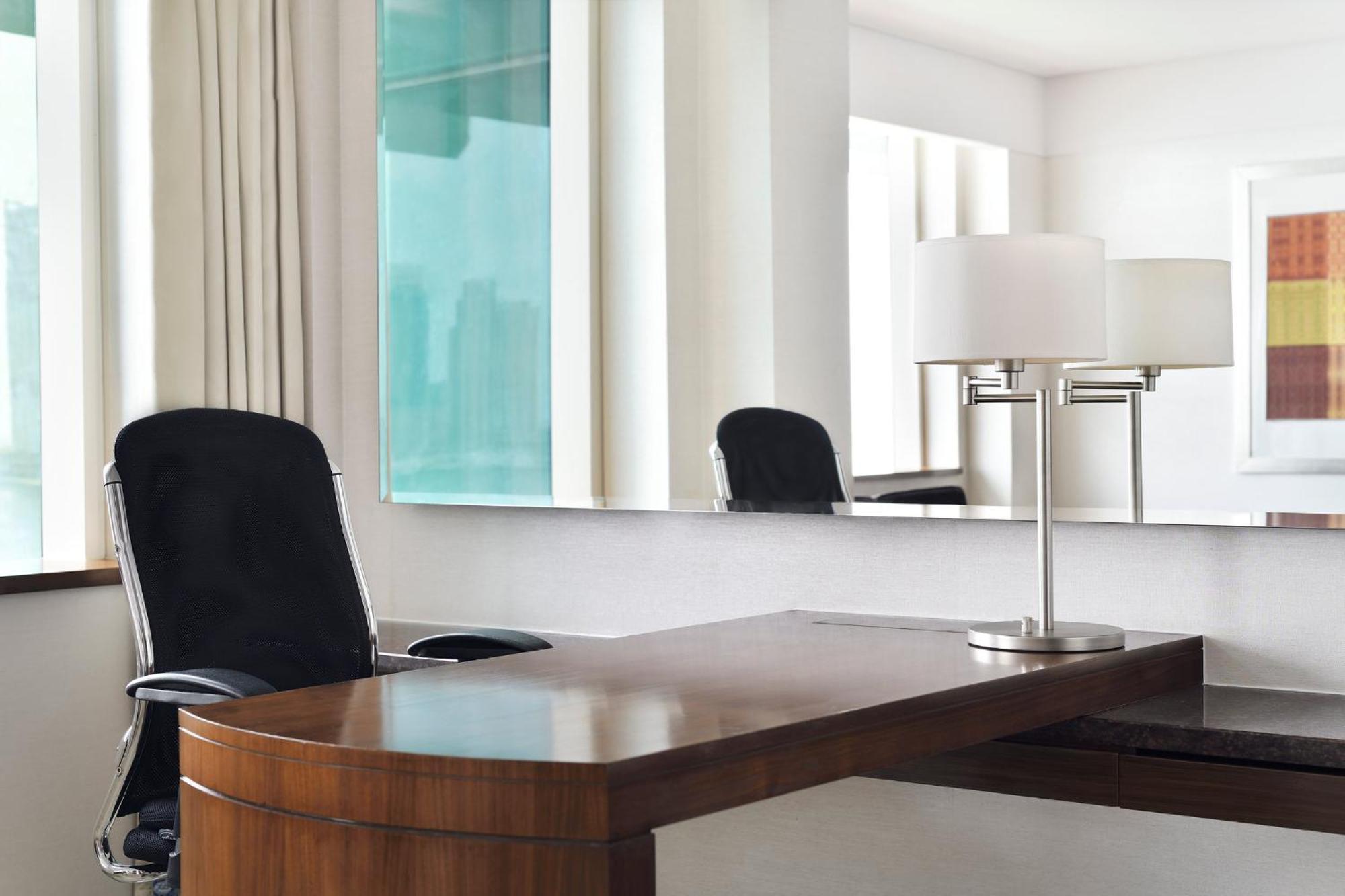 Crowne Plaza Dubai Festival City Exterior photo Office of the Prime Minister